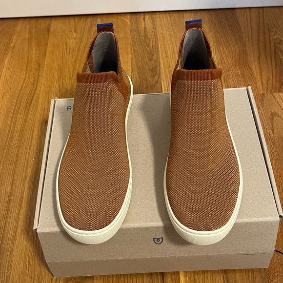 NWT Rothy’s Chelsea Boots in Fawn - Picture 3 of 9